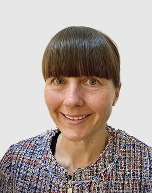 Debbie-Long-1-370x470