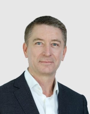 Miles-Reynolds-370x470